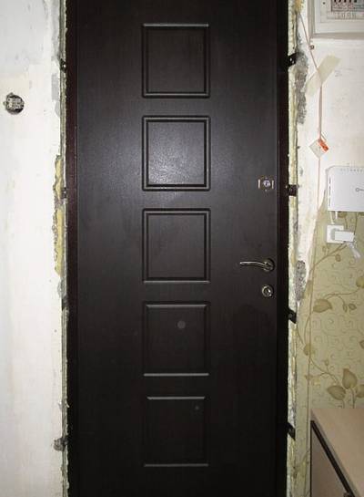 Дверь с черной МДФ панелью