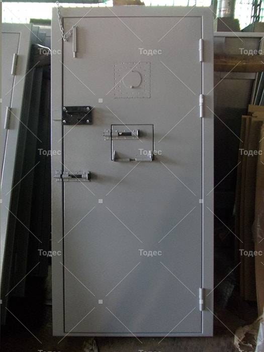 Kassovye Dveri Vhodnye Dveri V Kassu S Otkidnym Oknom Dlya Vydachi Deneg