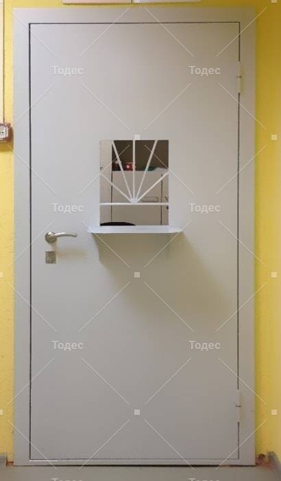 Kassovye Dveri Vhodnye Dveri V Kassu S Otkidnym Oknom Dlya Vydachi Deneg