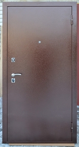 Железная коричневая дверь