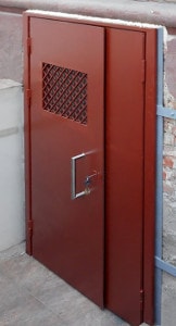 Уличная дверь